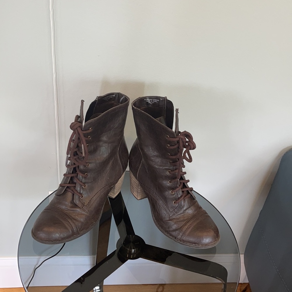 Cool retro brown lace up booties - Picture 2 of 6